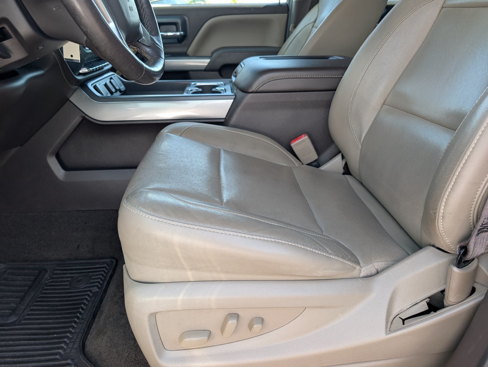 Used 2018 CAJUN RED TINTCOAT Chevrolet LTZ image 6