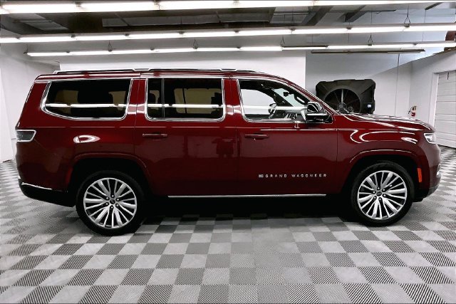 Used 2023 Velvet Red Pearlcoat Jeep Series III image 15