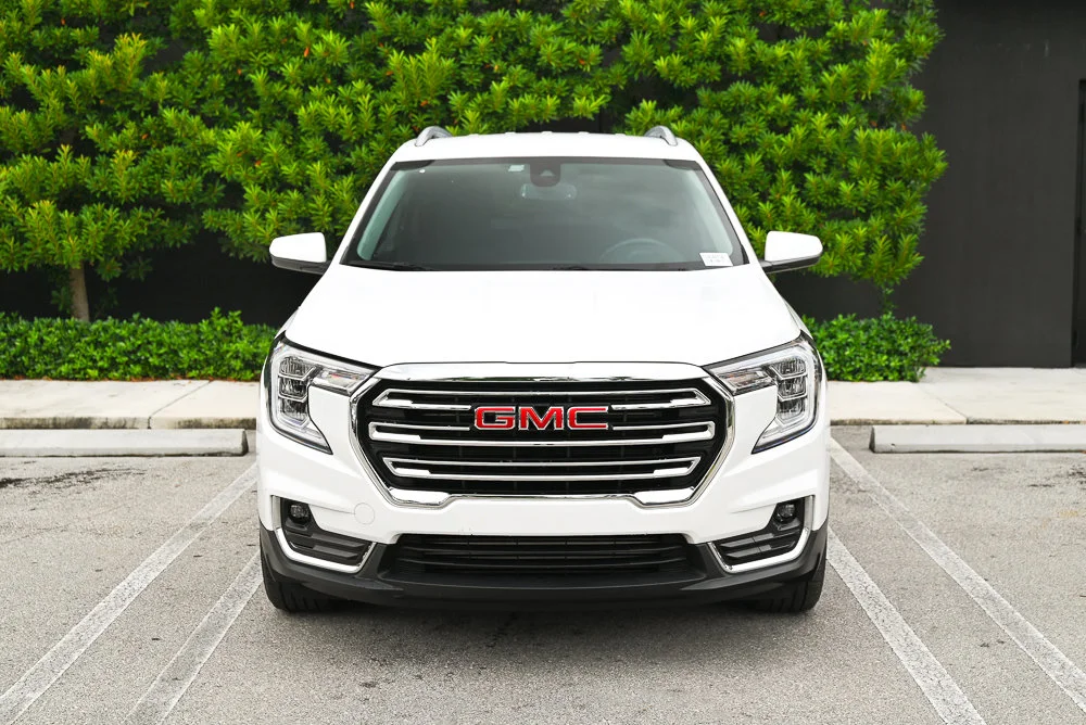 Used 2024 White GMC SLT image 2