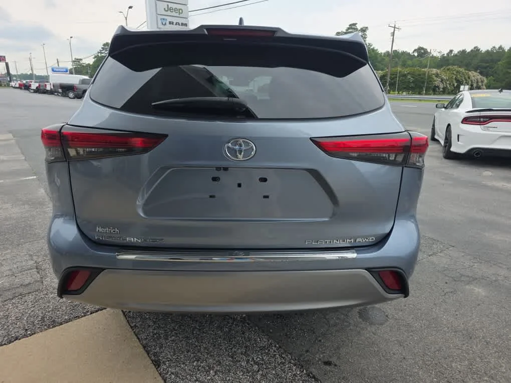 Used 2021 Moon Dust Toyota Platinum image 6