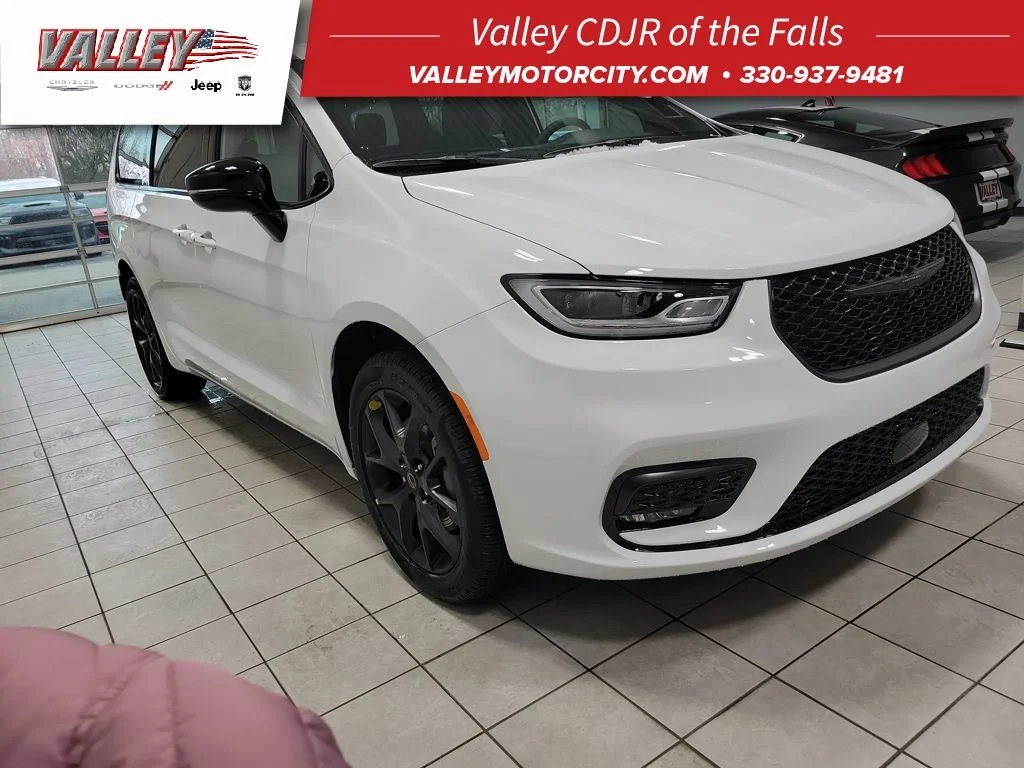 2026 Chrysler Pacifica Select AWD's photo