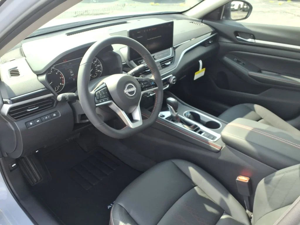 New 2026 Gray Sky Pearl / Super Black Two-tone Nissan SR image 12