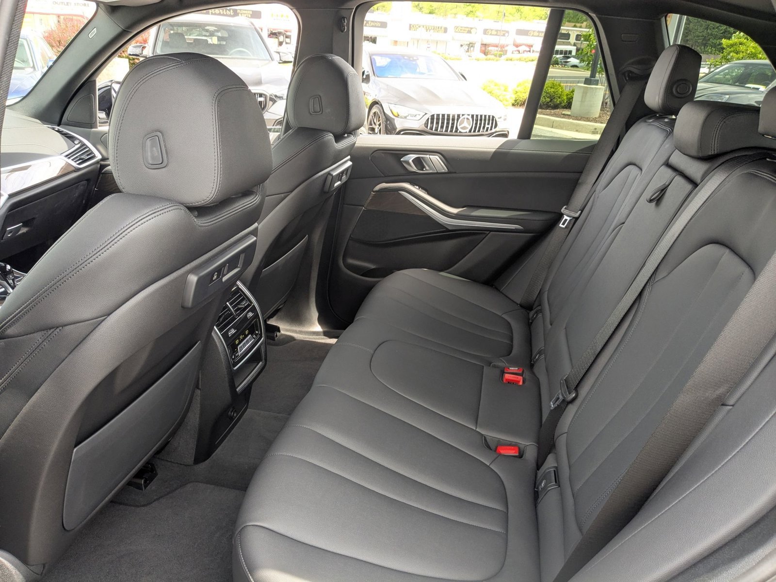Used 2022 Arctic Grey Metallic BMW xDrive40i image 18