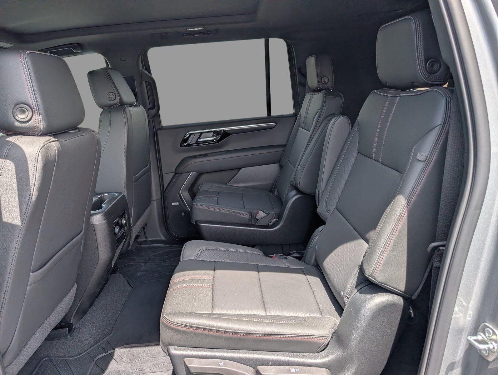2026 Chevrolet Suburban RST - Photo 33