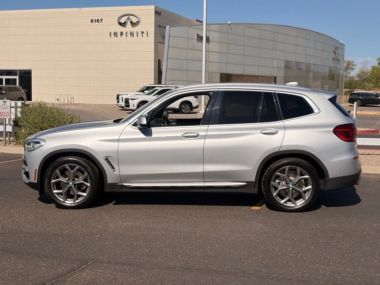 Used 2020 Glacier Silver Metallic BMW sDrive30i image 2