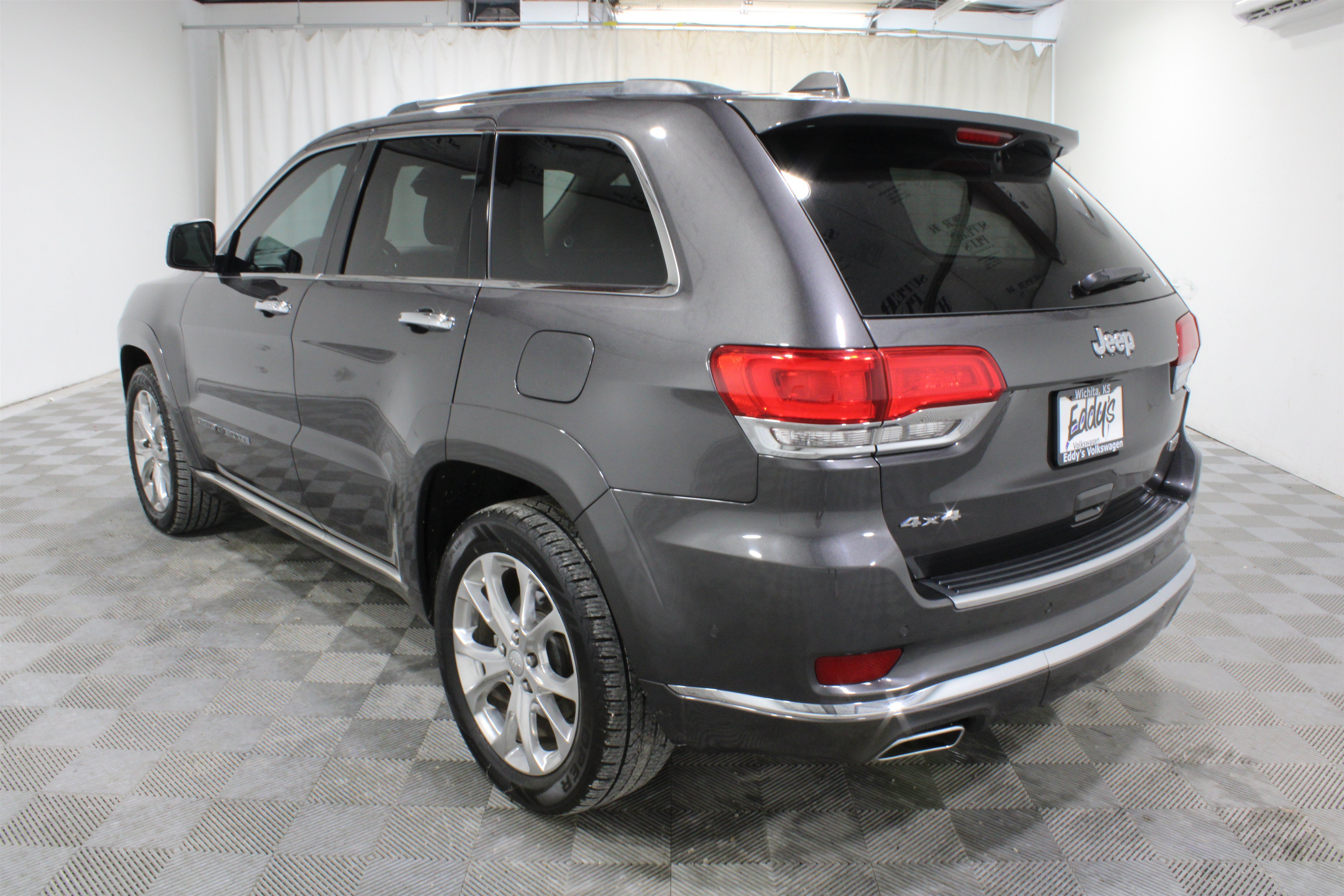 Used 2021 Granite Crystal Metallic Clearcoat Jeep Summit image 30