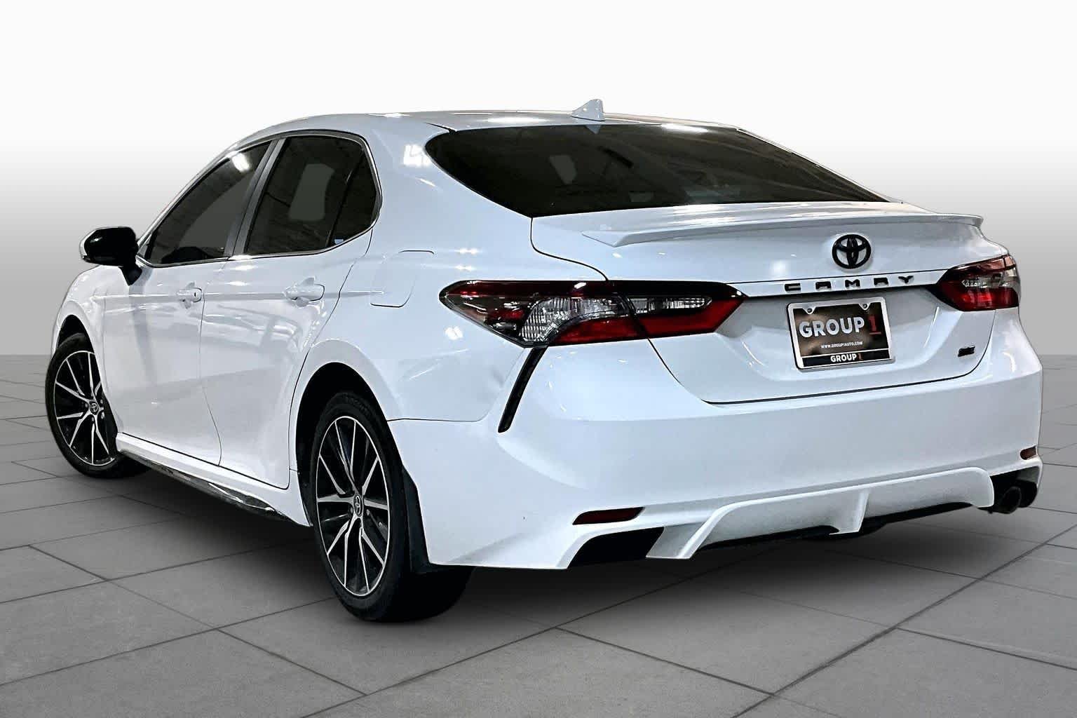 Used 2023 Ice Cap Toyota SE image 11