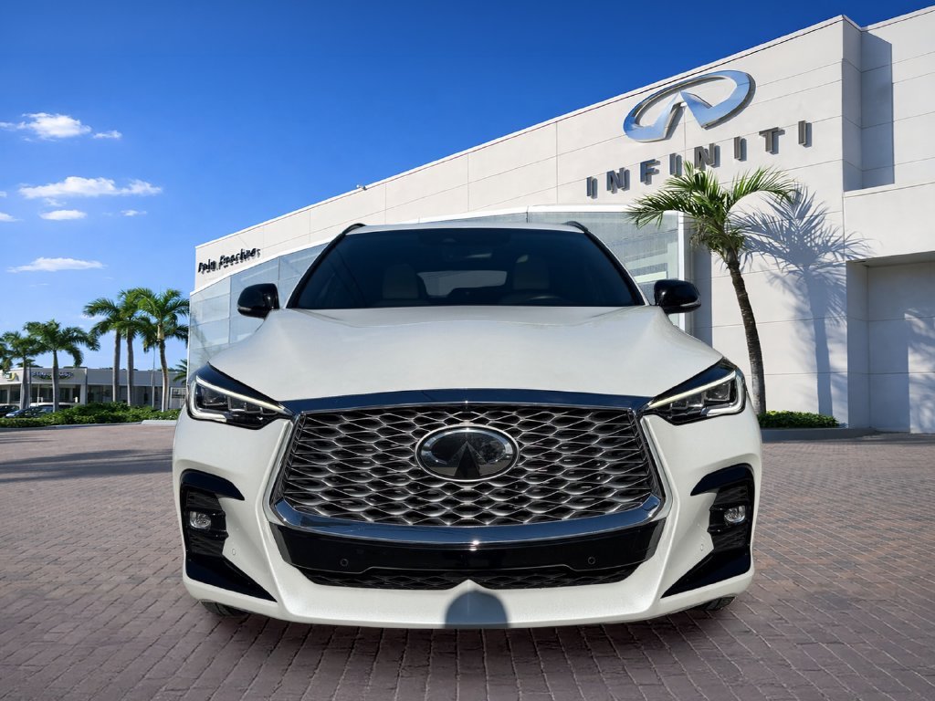 Used 2025 White INFINITI ESSENTIAL image 2