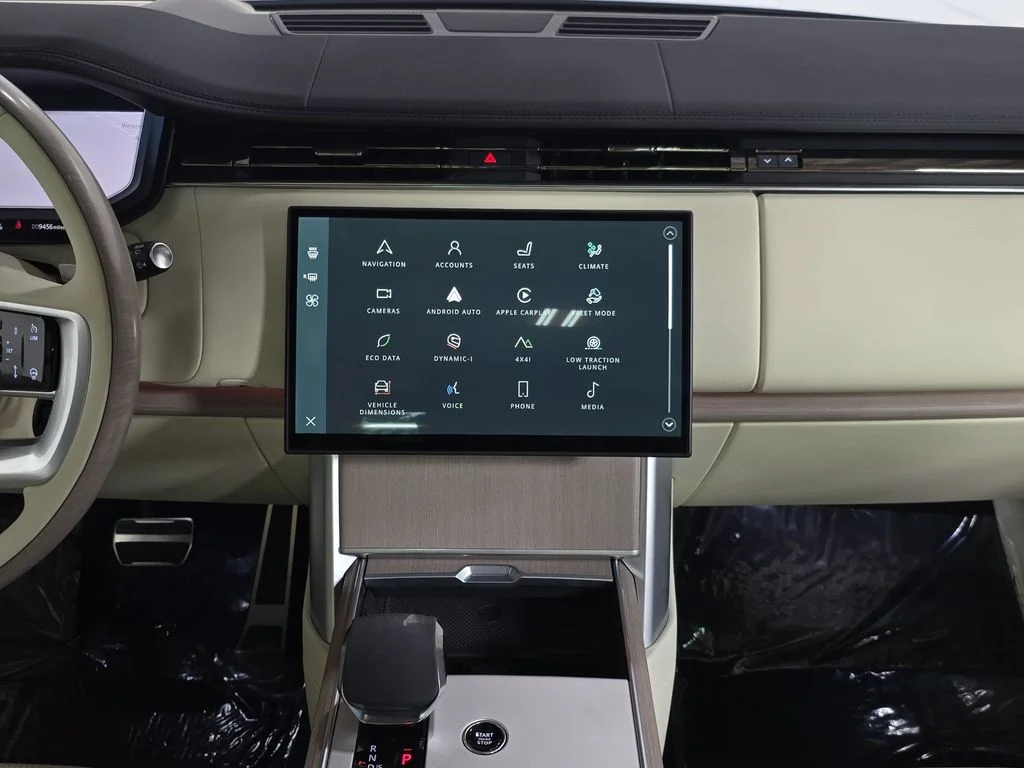 Used 2025  Land Rover SE image 16