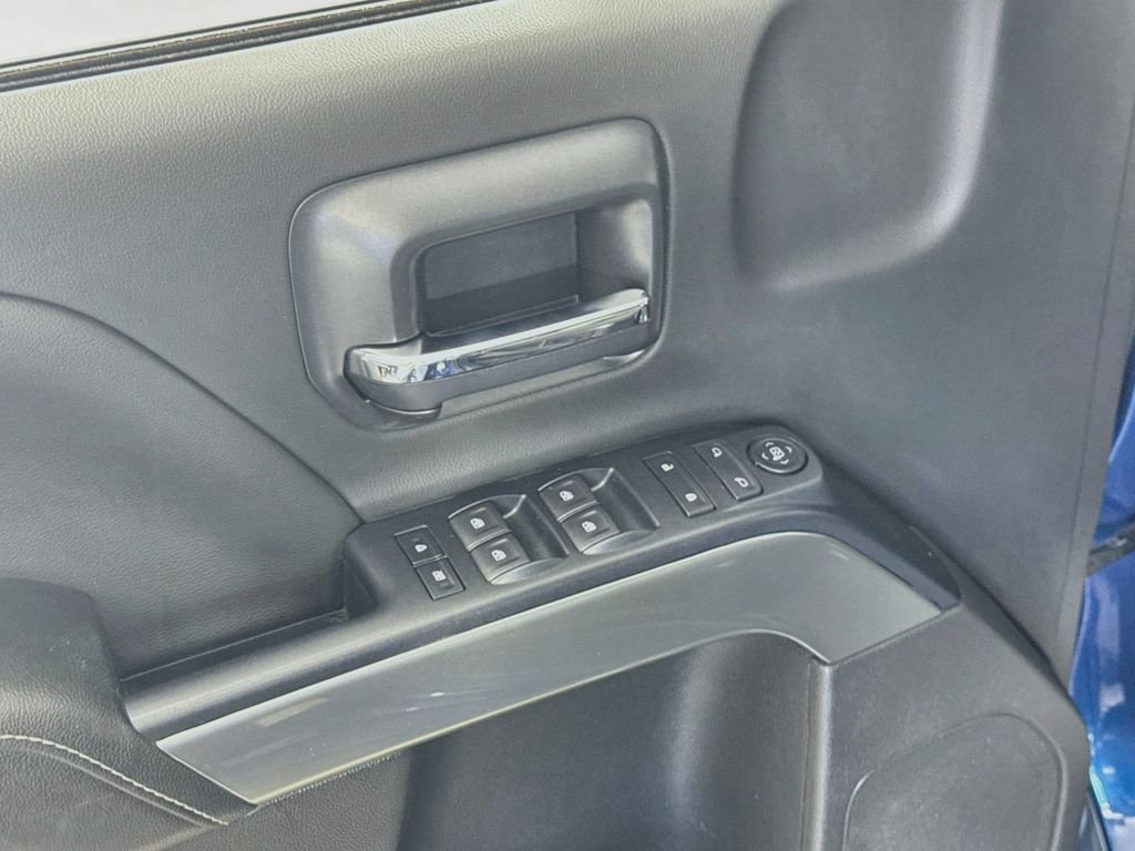 Used 2018 Deep Ocean Blue Metallic Chevrolet LT image 20