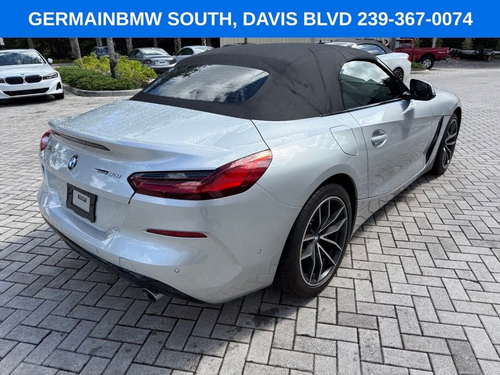 Used 2021 Glacier Silver Metallic BMW sDrive30i image 9