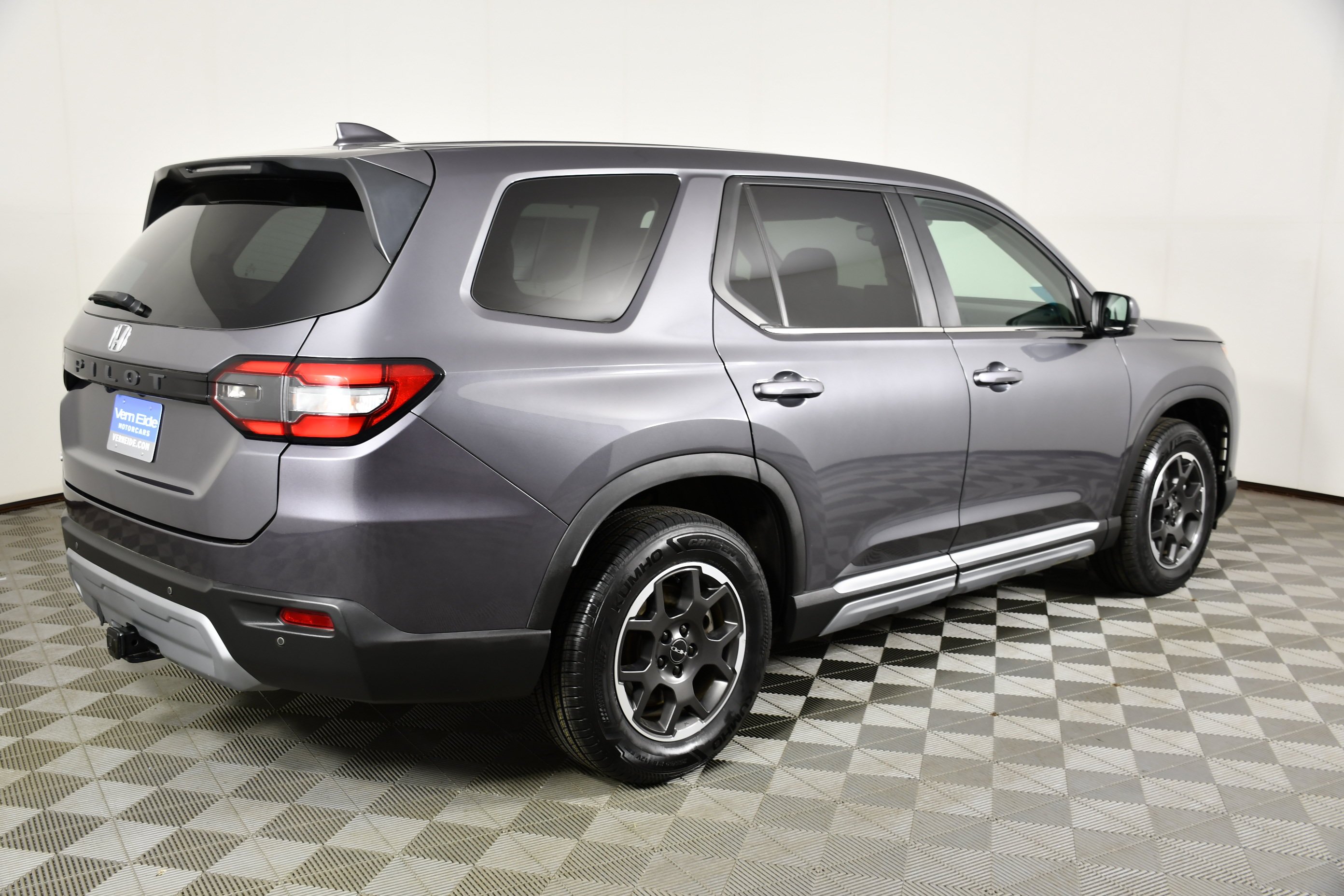 Used 2024 Modern Steel Metallic Honda EX-L 8 Passenger image 6