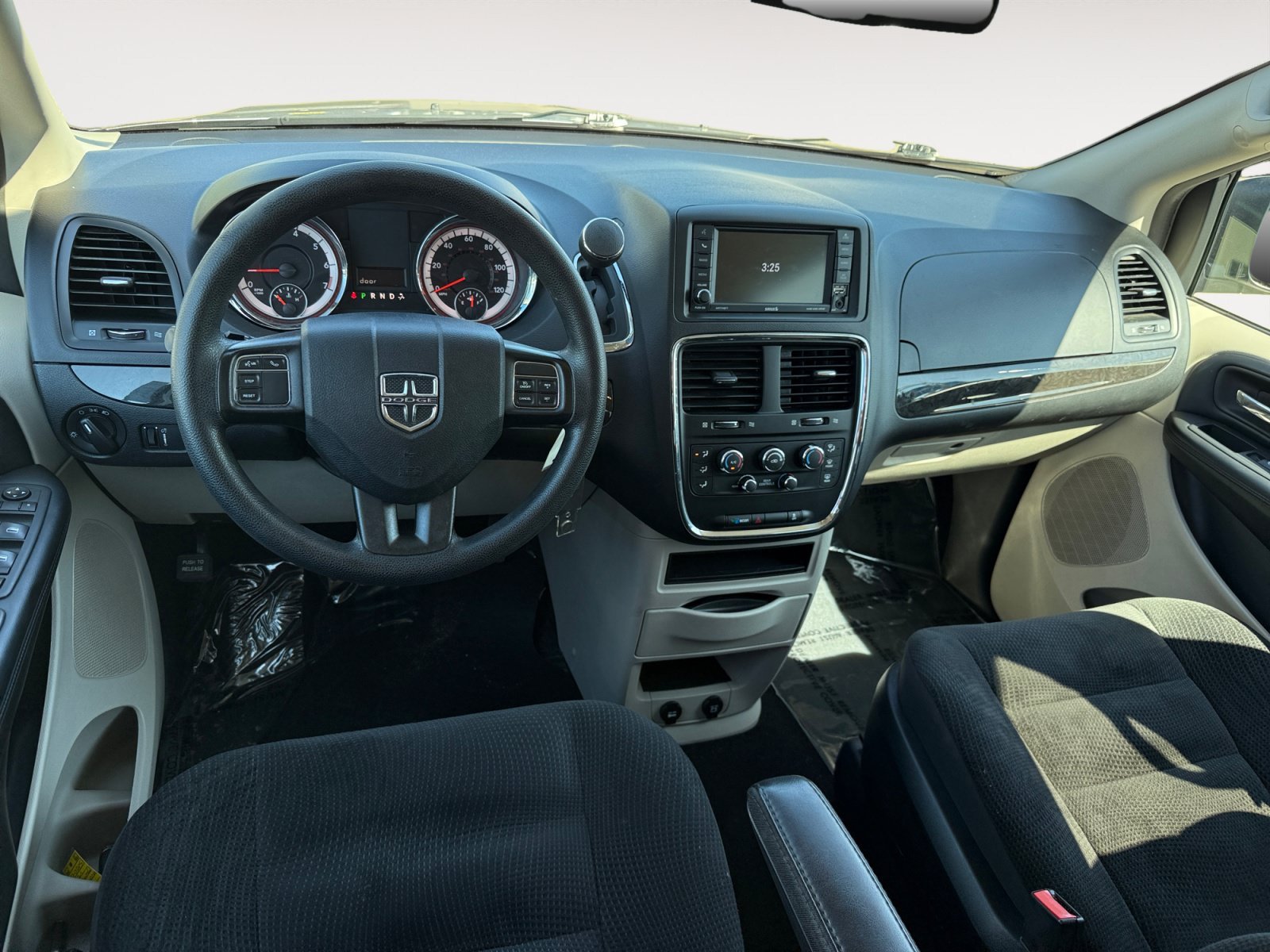 Used 2019 Billet Silver Metallic Clearcoat Dodge SE image 15