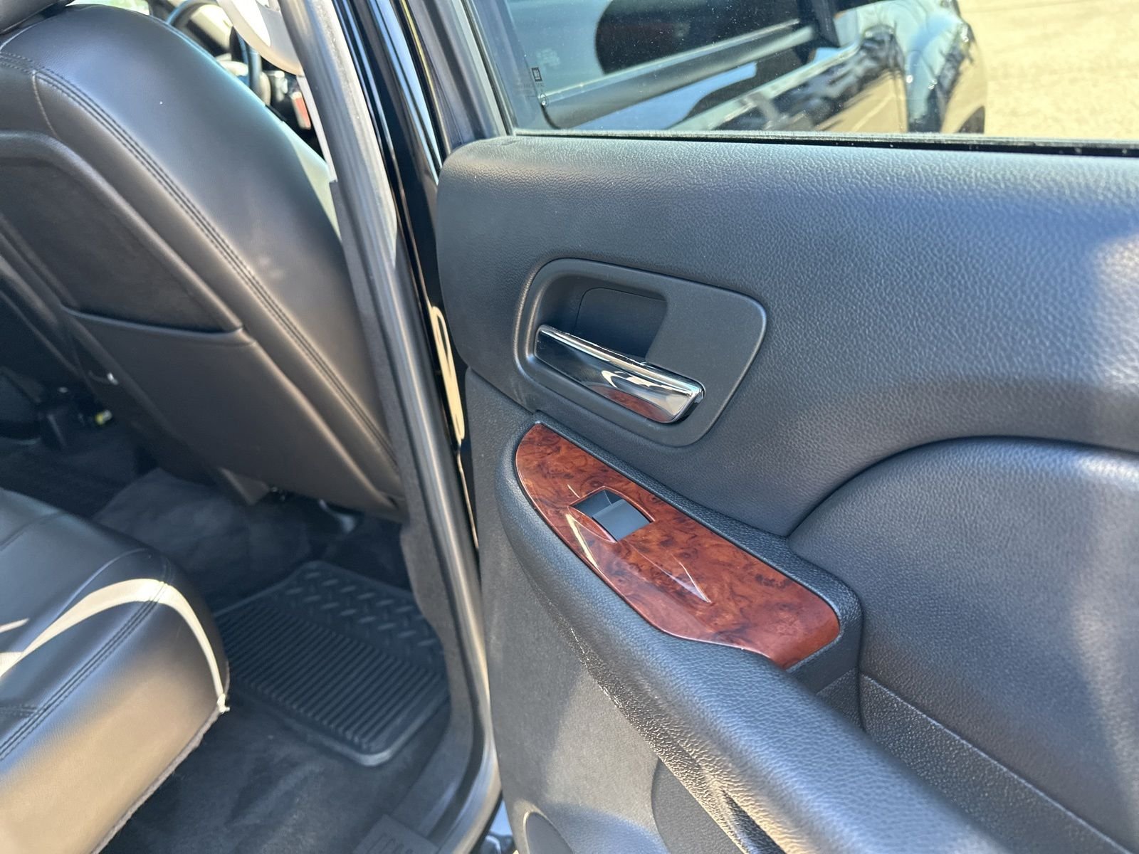 Used 2010 Black GMC SLT image 31