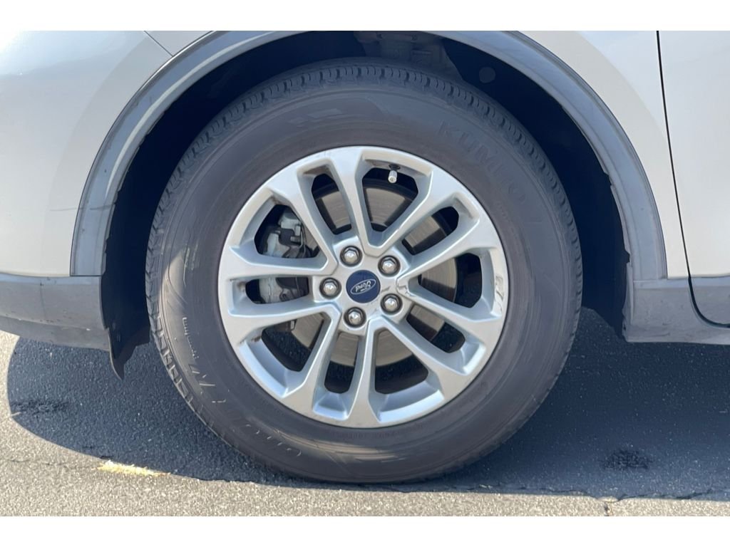 Used 2022 ICONIC SILVER Ford SE image 11
