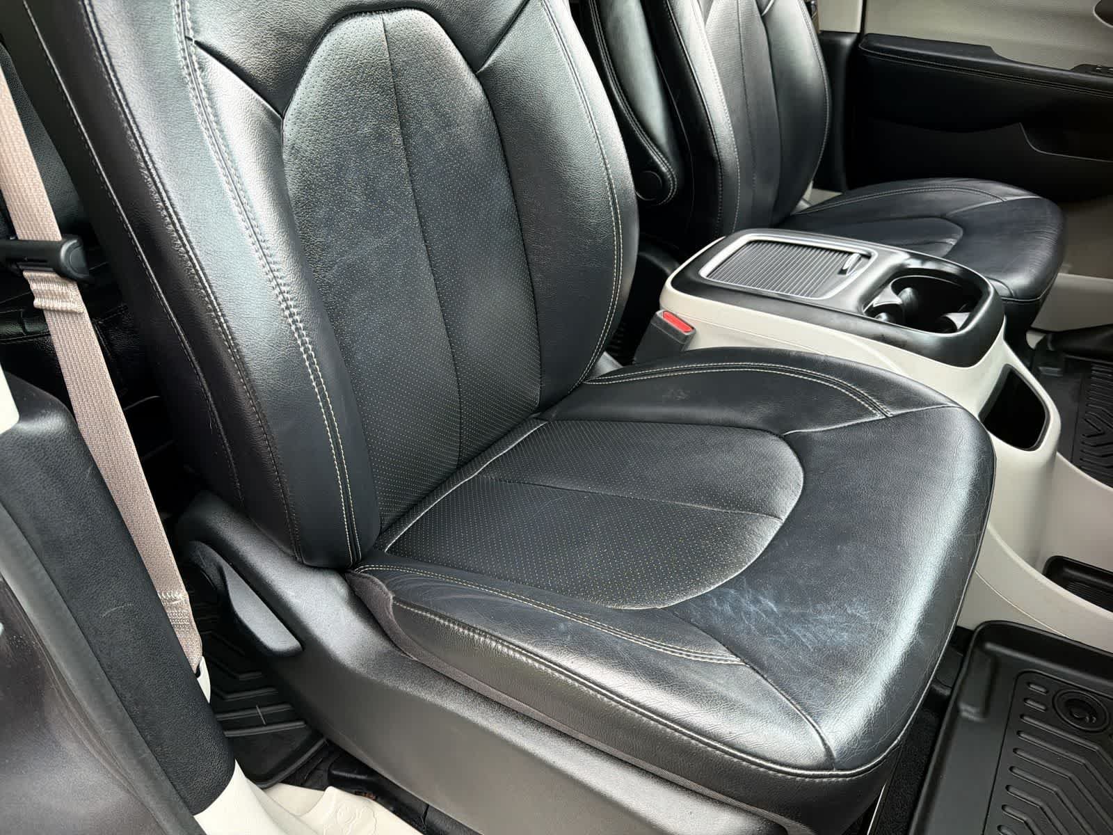 Used 2022 Granite Crystal Metallic Clearcoat Chrysler Touring L image 22