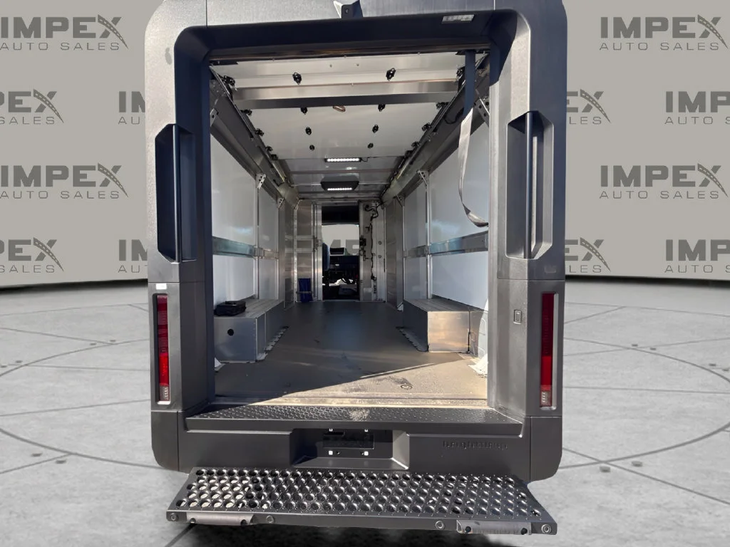Used 2025 White Chevrolet 600 image 18