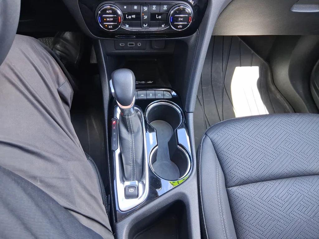 Used 2023 Red Buick Essence image 14