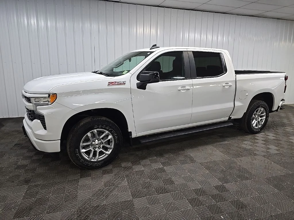 Used 2022 White Chevrolet RST image 6
