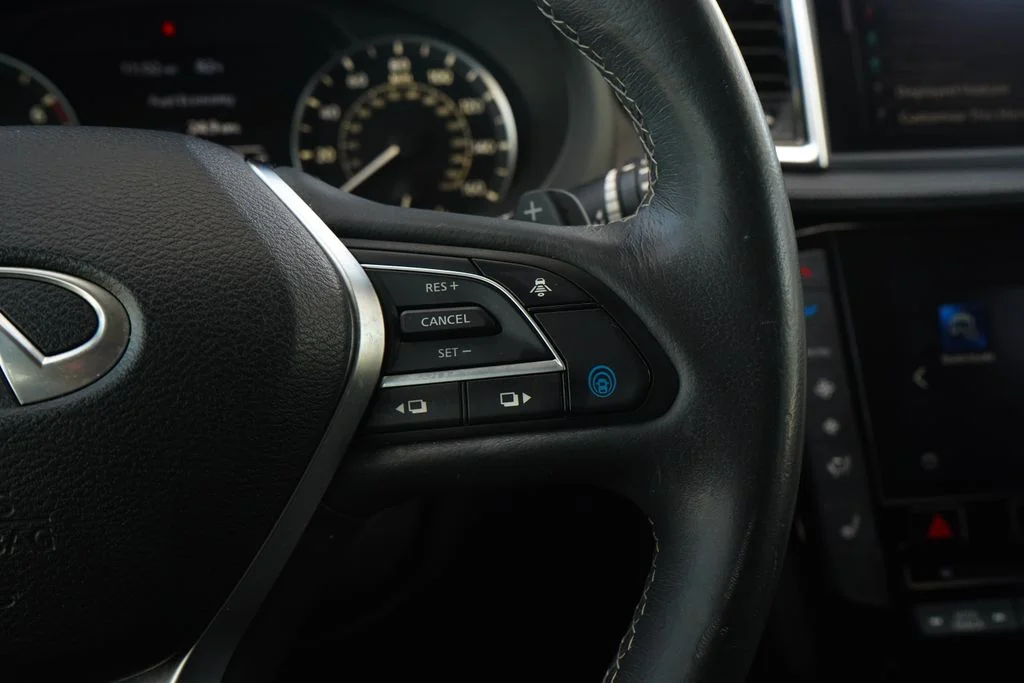 Used 2021 Black INFINITI LUXE image 31