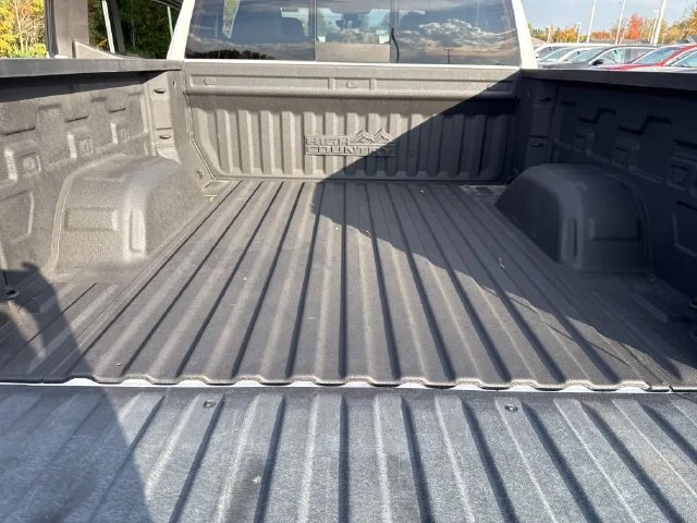 Used 2020 IRIDESCENT PEARL TRICOAT Chevrolet High Country image 28