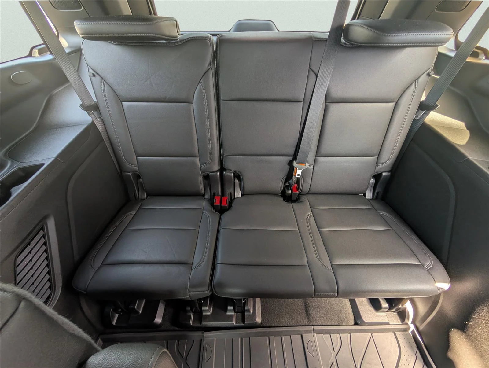 Used 2022 Black Chevrolet Z71 image 26