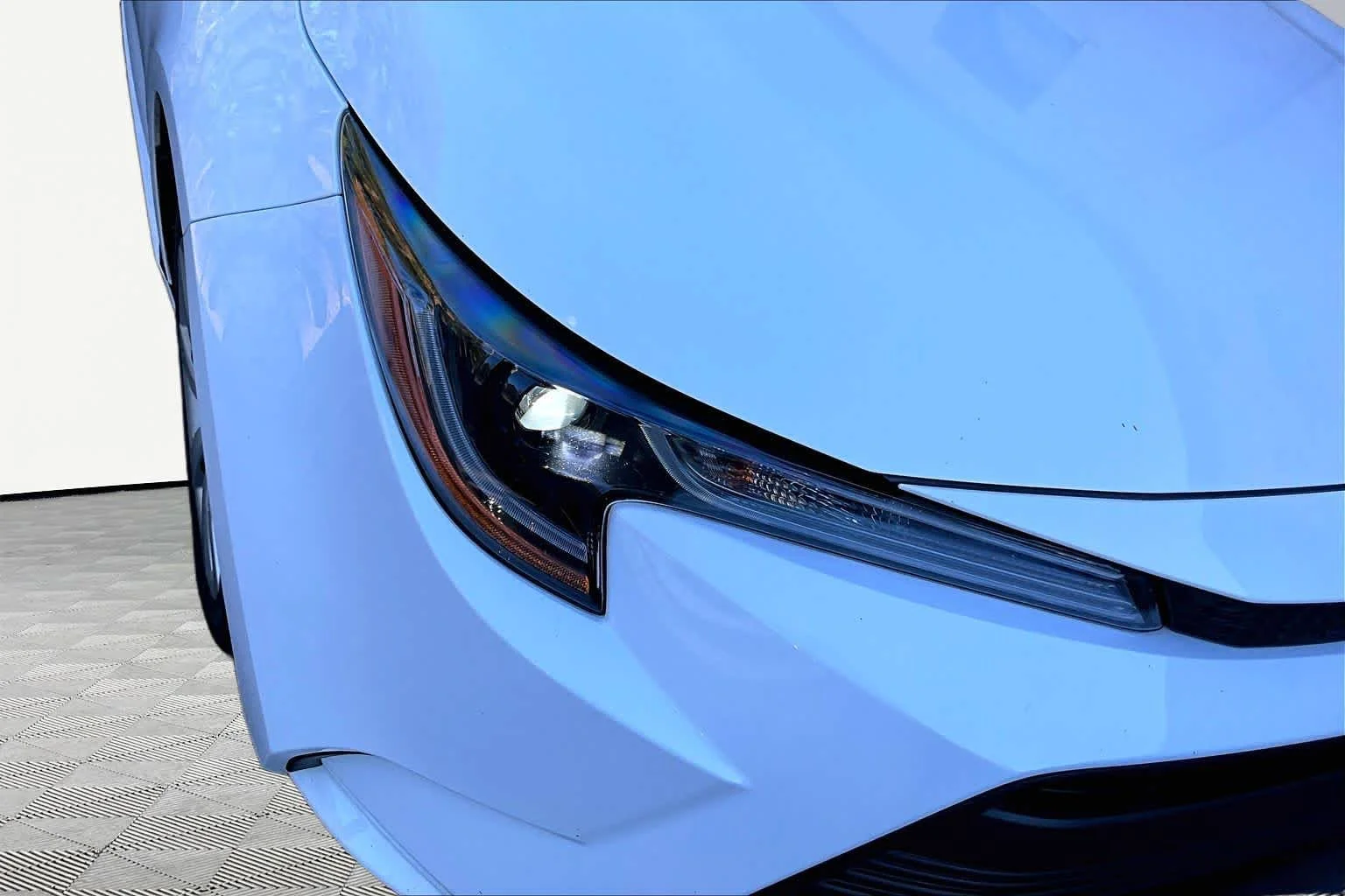 Used 2024 Ice Cap Toyota LE image 28