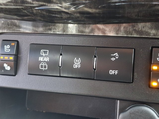 Used 2014 Silver Buick Premium Group image 25