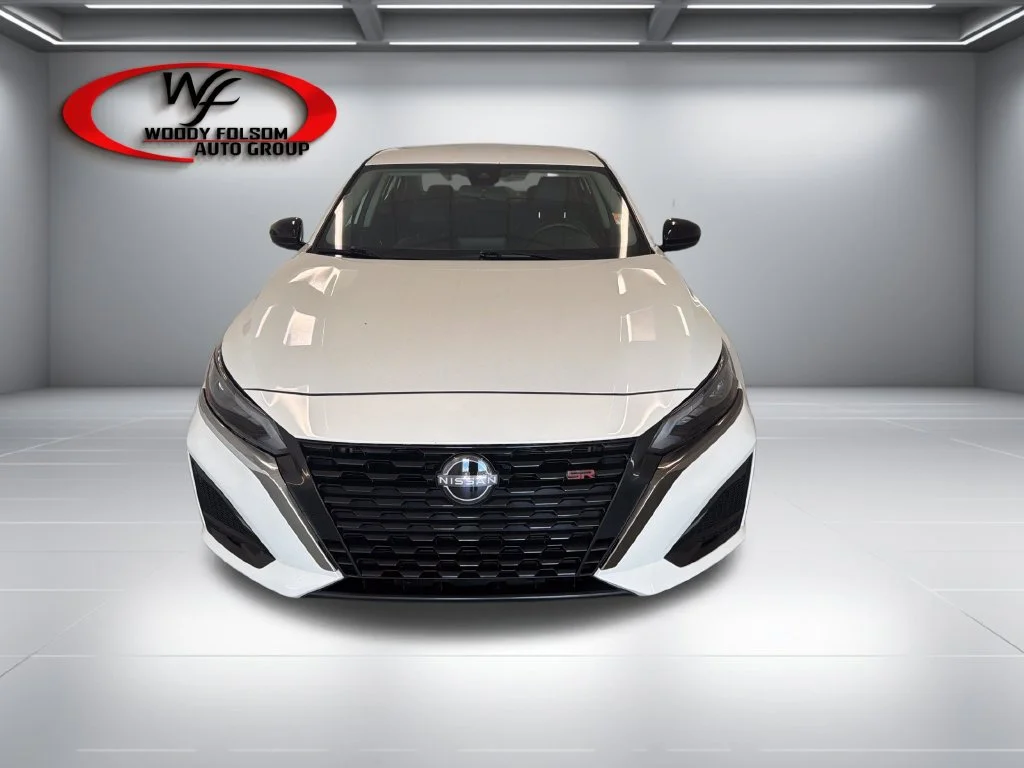 Used 2025 White Nissan 2.5 SR image 2