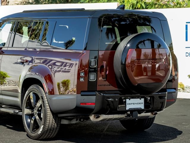 New 2026 Sedona Red Land Rover S image 10
