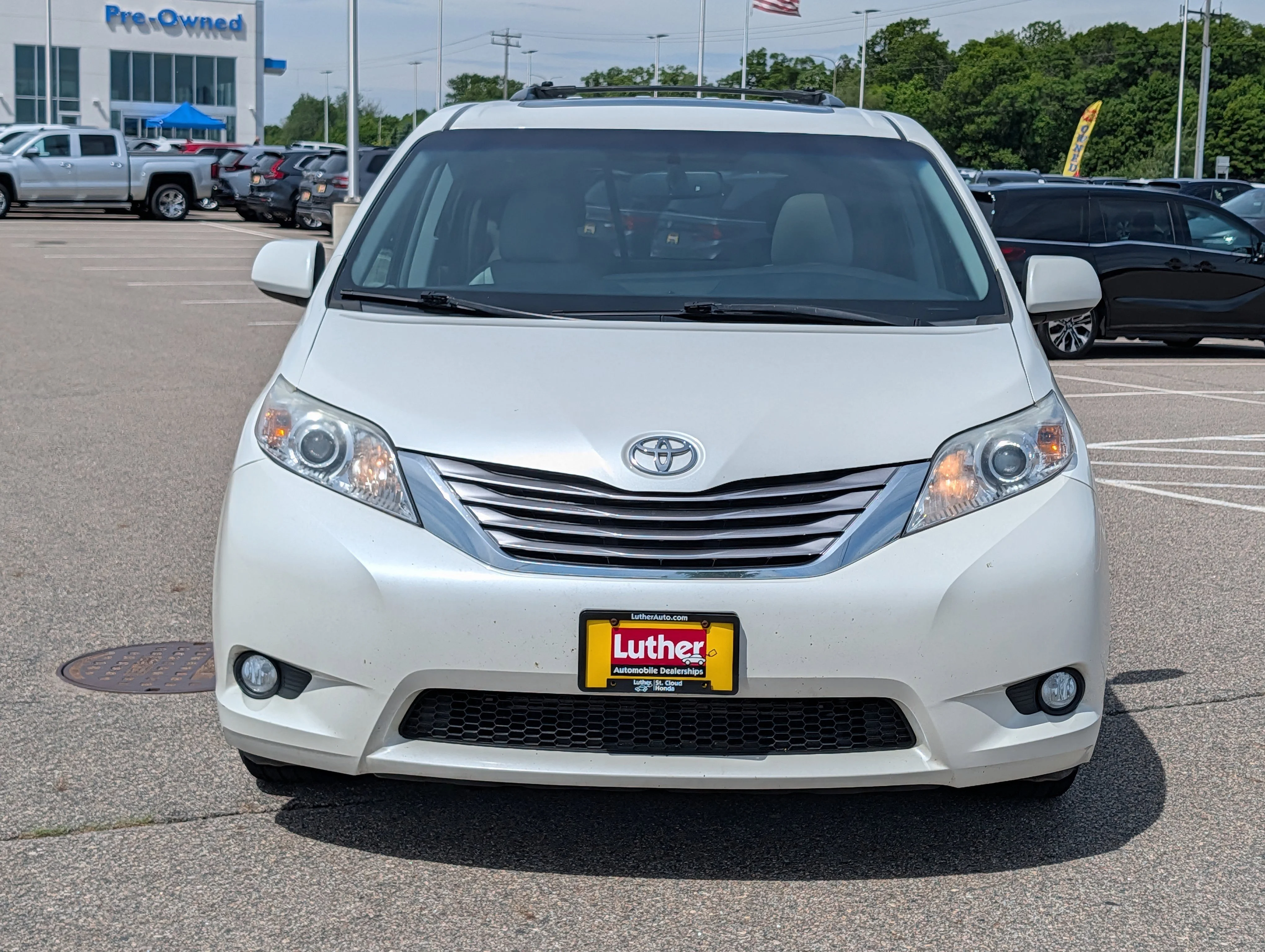 Used 2017 Toyota Sienna XLE with VIN 5TDDZ3DC5HS155312 for sale in Waite Park, Minnesota