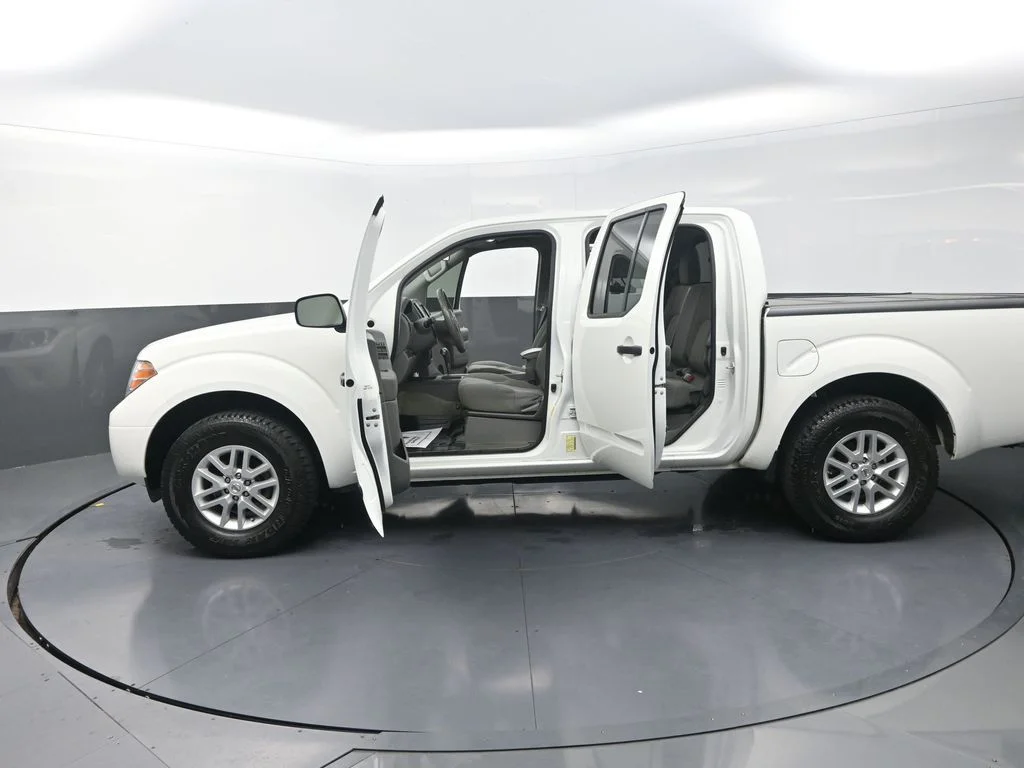 Used 2017 White Nissan SV image 33