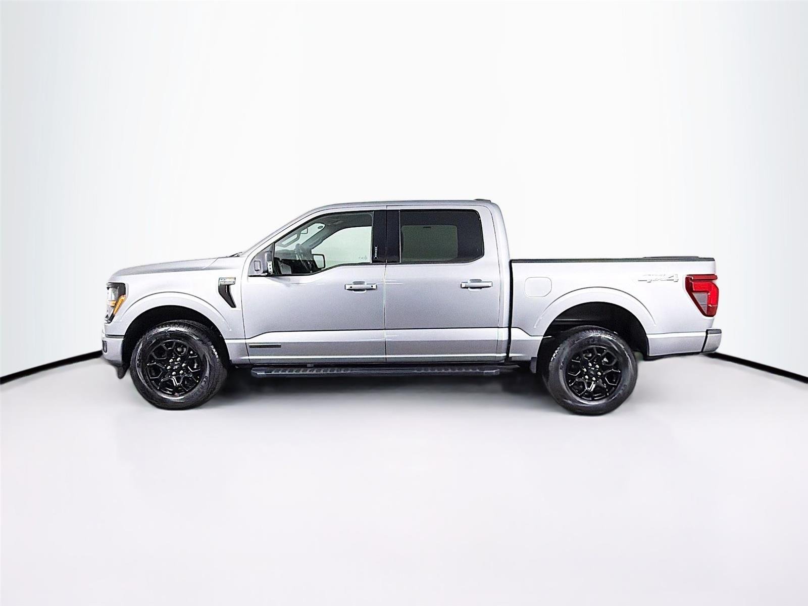 Used 2024 Iconic Silver Ford XLT image 4