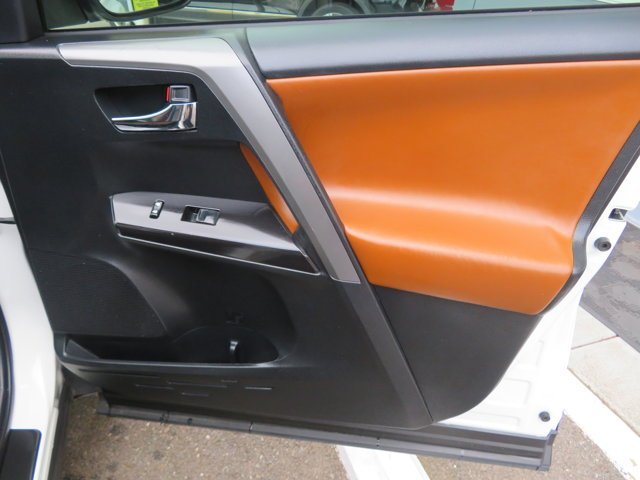 Used 2017  Toyota SE image 12
