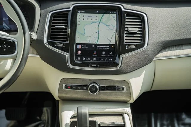 Certified Used 2023 Onyx Black Volvo Plus image 22