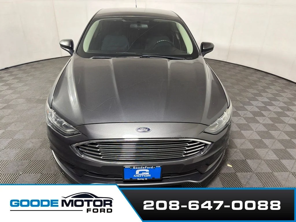 Used 2017 Gray Ford SE image 3