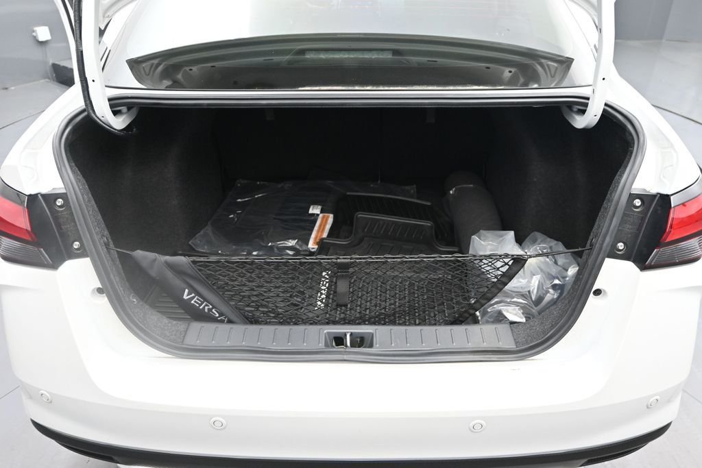 Used 2025 White Nissan 1.6 SV image 15