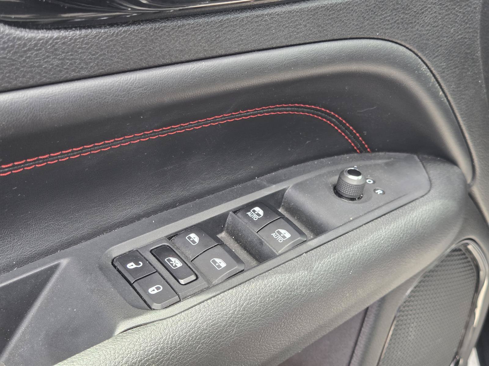 Used 2025 Diamond Black Crystal Pearlcoat Jeep Trailhawk image 19