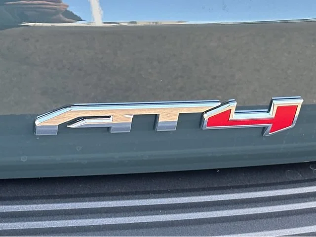 2026 GMC Yukon AT4 Ultimate - Photo 9