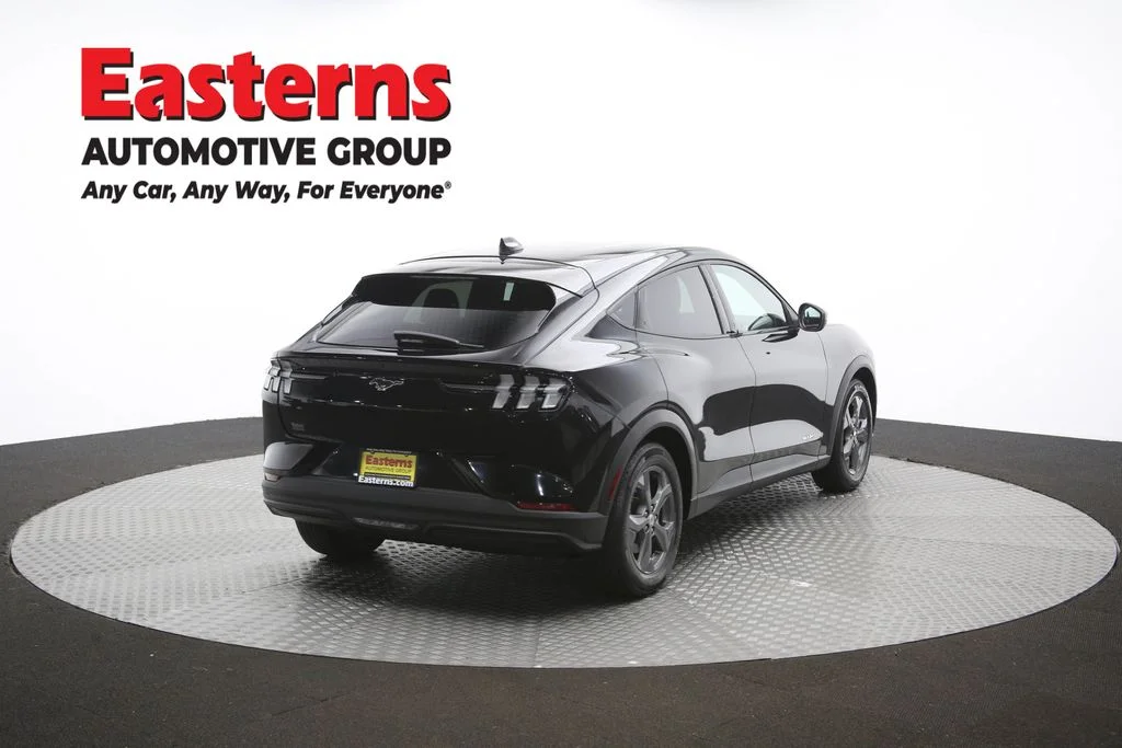 Used 2021 Black Ford Select image 38