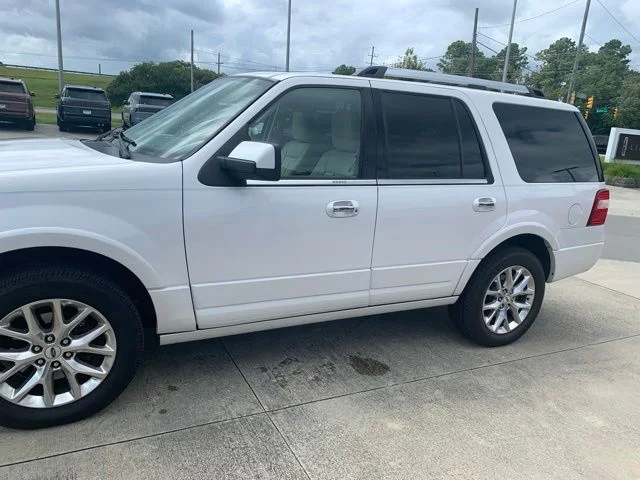 Used 2015 White Ford Limited image 3