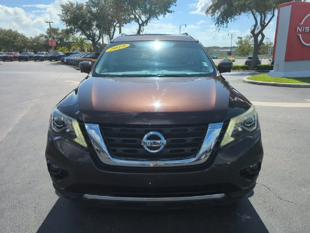 Used 2019 Brown Nissan SL image 15