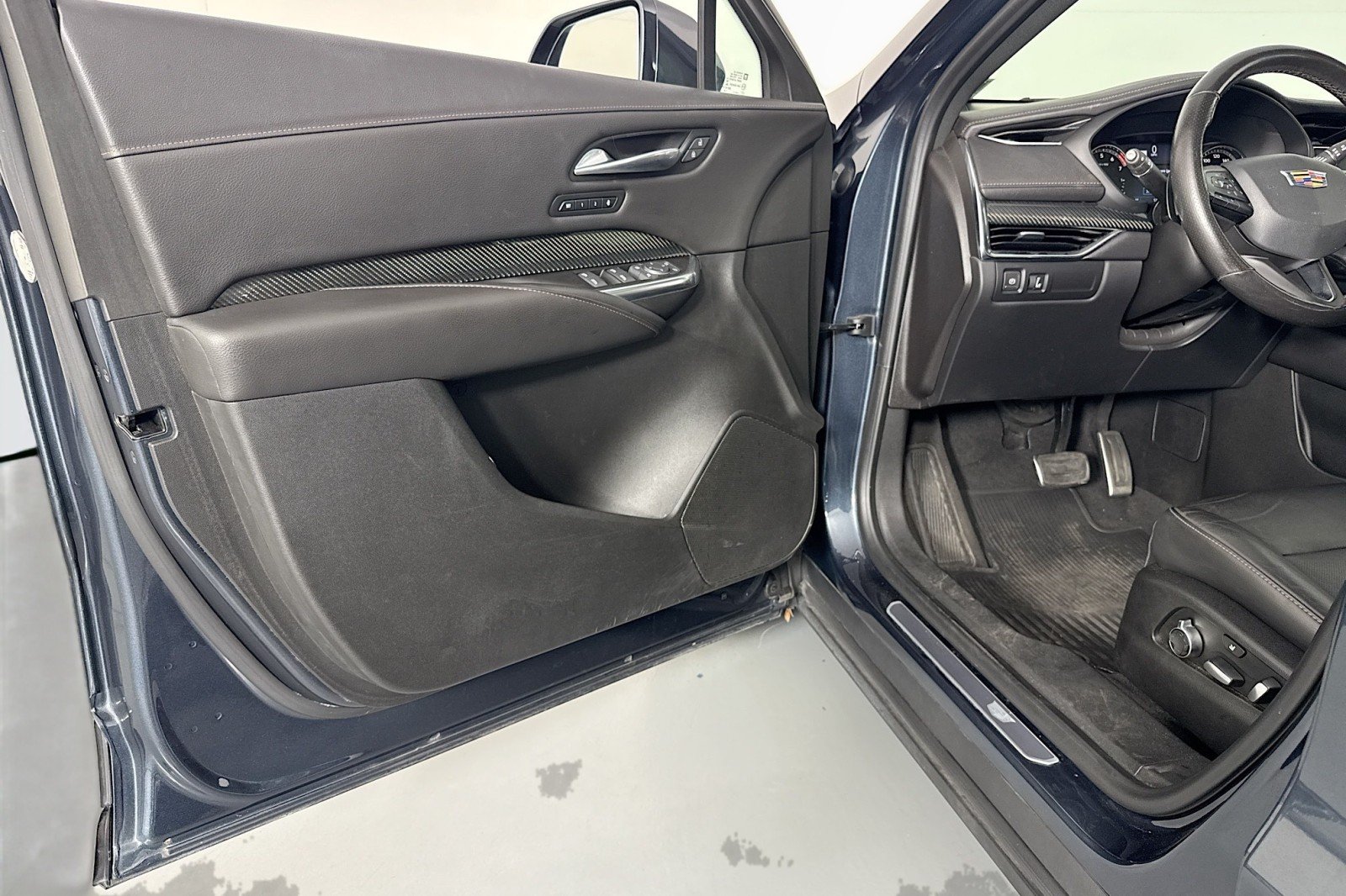 Used 2019 Shadow Metallic Cadillac FWD Sport image 21