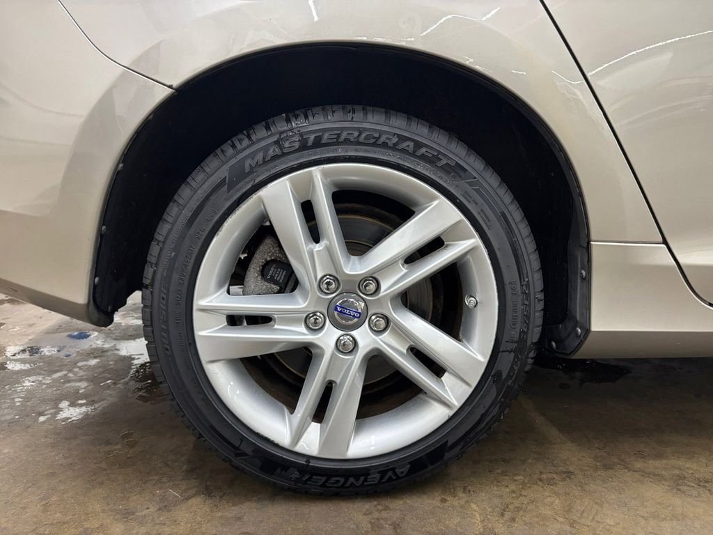 Used 2015 Seashell Metallic Volvo T5 Premier image 34
