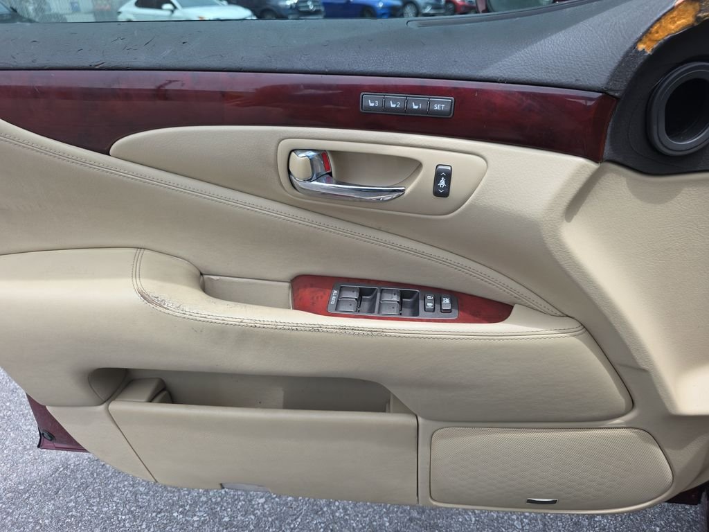 Used 2008  Lexus 460 image 15