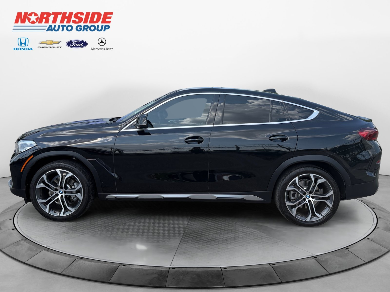 Used 2021 Jet Black BMW sDrive40i image 4