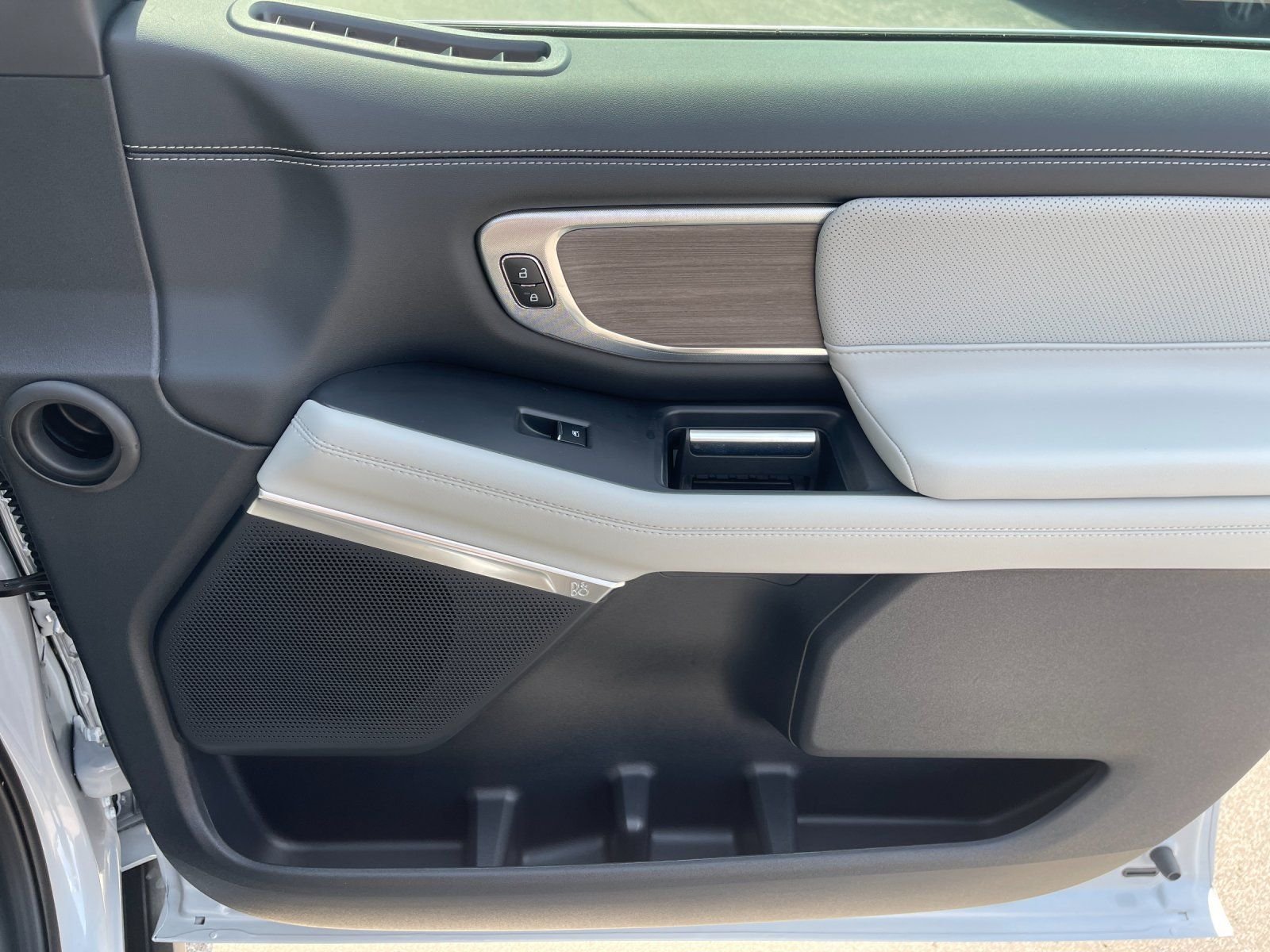 New 2026 Space Silver Metallic Ford Platinum® image 20