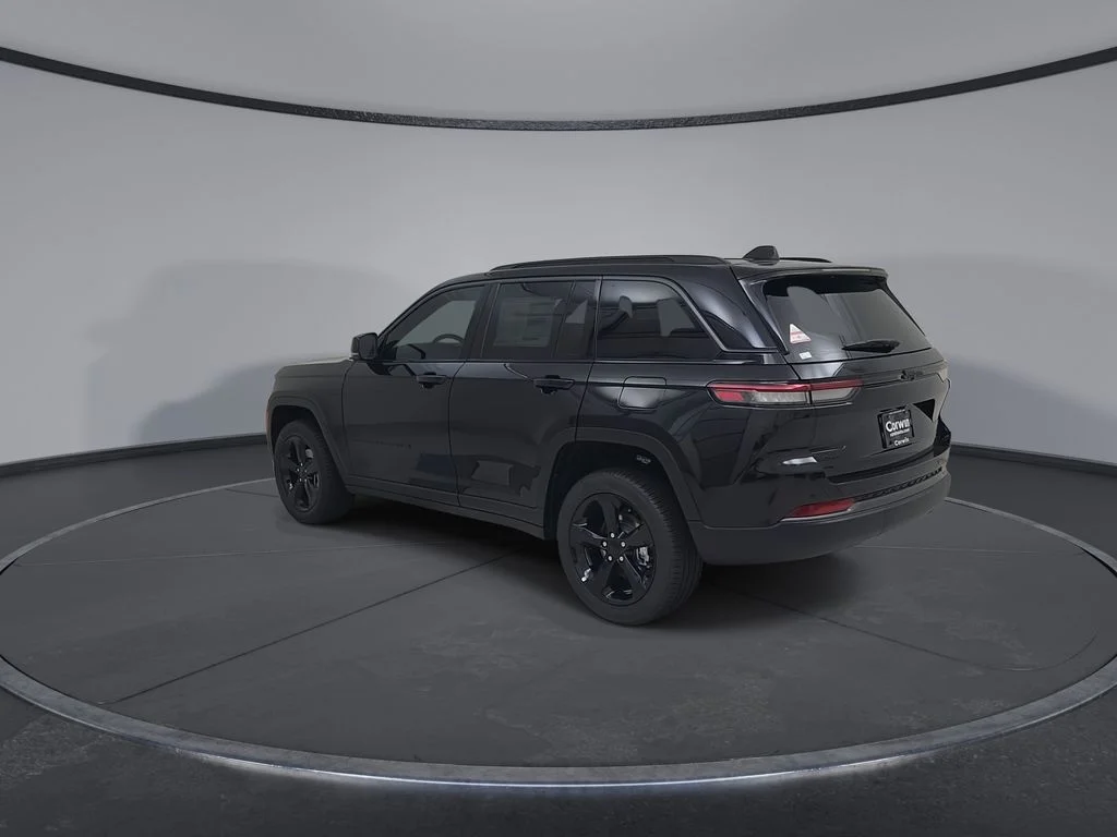 New 2026 Diamond Black Crystal Pearlcoat Jeep Limited image 11