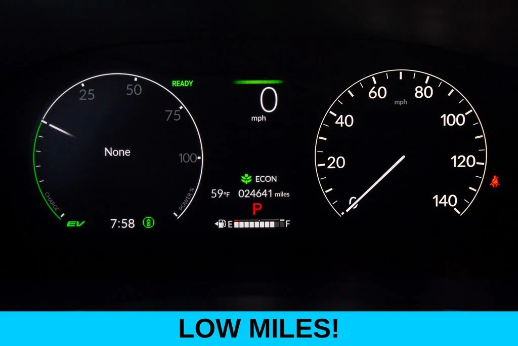 Certified Used 2024 Platinum White Pearl Honda AWD Sport Touring image 3