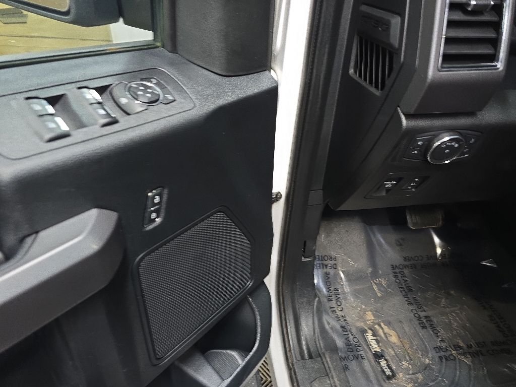 Used 2020 Oxford White Ford XLT image 28